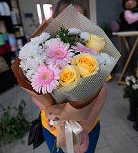 Букет цветов из:  Герберы, Розы и Хризантемы #REPLACE_PRED# Екатеринбурге