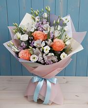 Букет цветов из:  Лизиантусы, Розы, Альстромерии и Гипсофила в Екатеринбурге