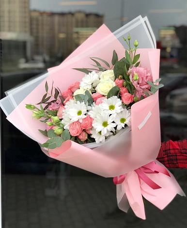 Букет цветов из: Розы, Лизиантусы и Хризантемы в Екатеринбурге