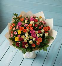 Букет Микс из разноцветных кустовых роз в Екатеринбурге